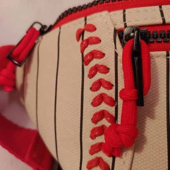 NWT Snoopy Baseball Themed Waist Bag - Picture 10 of 10